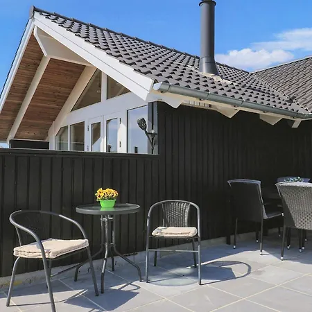 6 Person In Hadsund * Øster Hurup